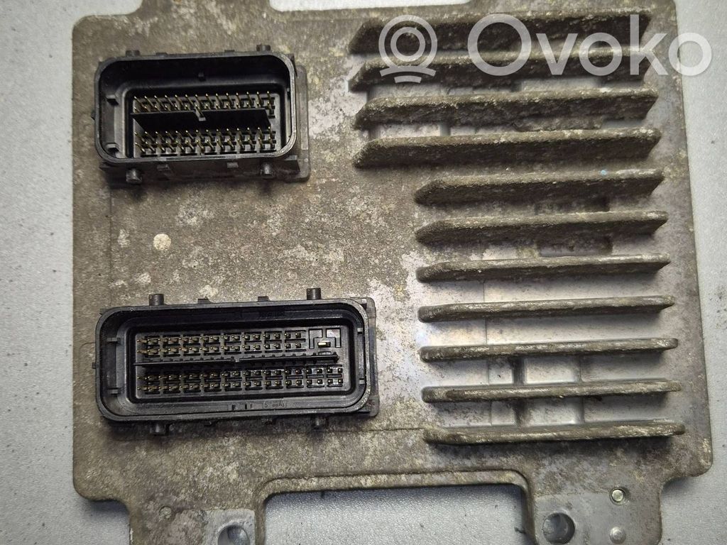 Opel Meriva B Variklio valdymo blokas 