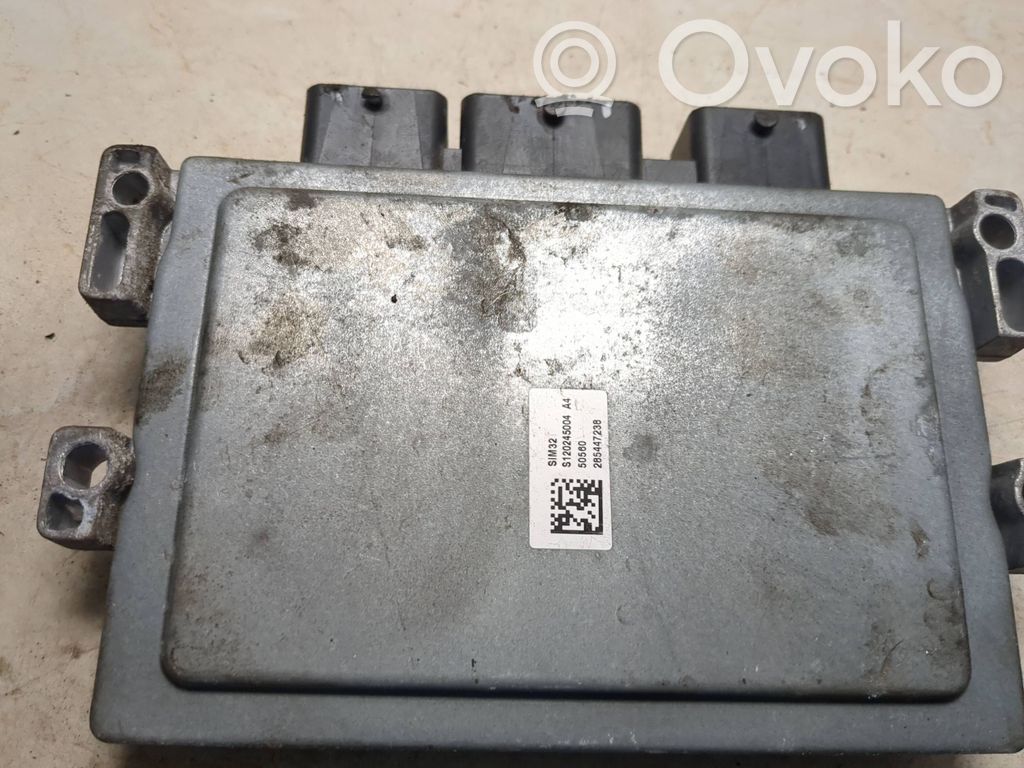 Renault Clio III Engine control unit/module 