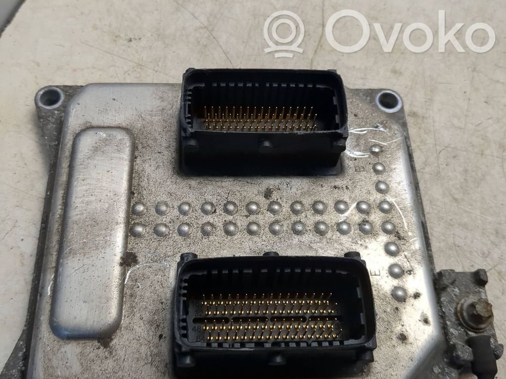 Opel Zafira B Engine control unit/module 