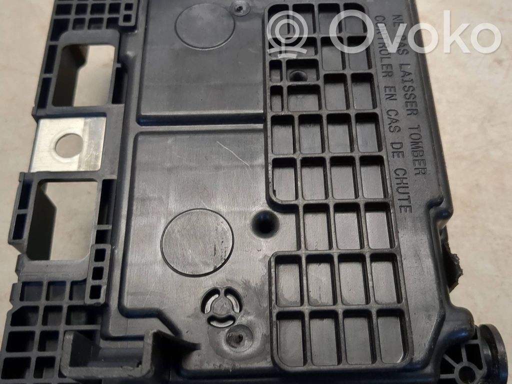 Peugeot 207 Fuse module 