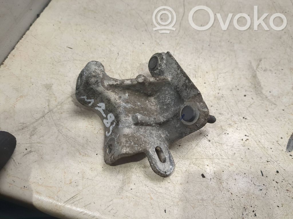 Dacia Duster Engine mounting bracket 