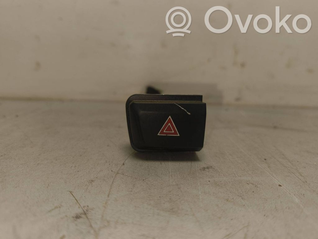 Peugeot 2008 I Botón interruptor de luz de peligro 