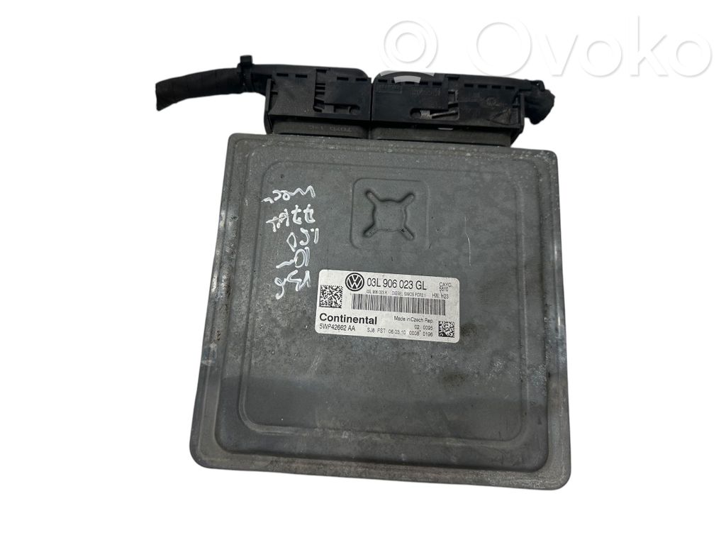 Volkswagen PASSAT B6 Engine control unit/module 