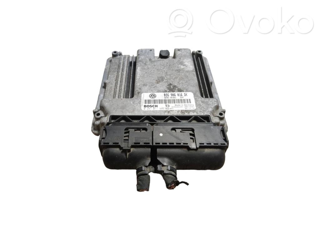 Volkswagen Touran I Engine control unit/module 