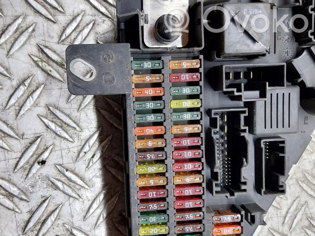 BMW 5 E60 E61 Fuse module 
