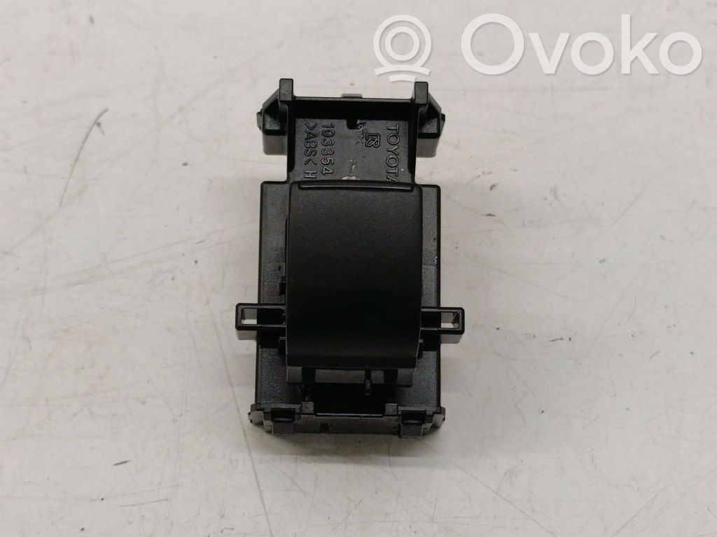 Toyota Yaris XP210 Elektrisko logu slēdzis 