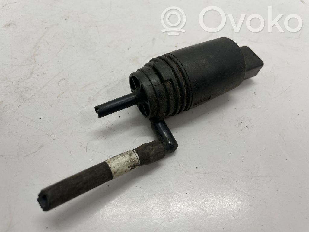 Windscreen/windshield washer pump   8377612