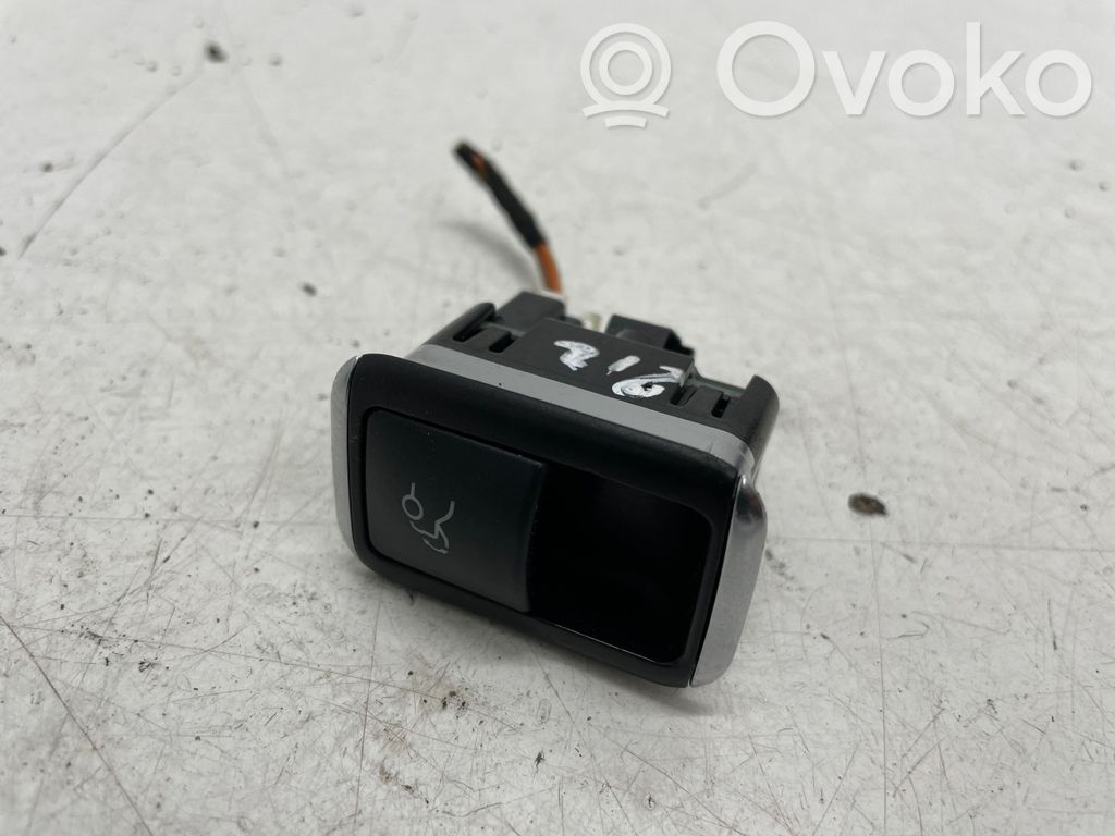Mercedes-Benz E W212 Tailgate opening switch 