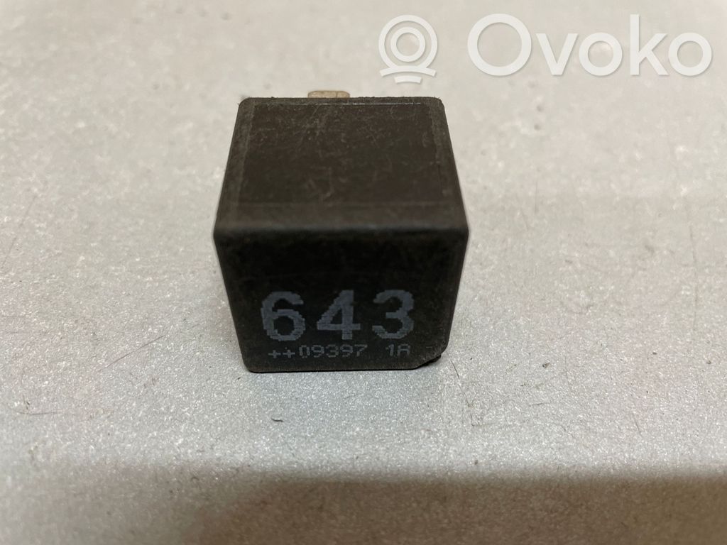 Inne przekaźniki   8K0951253