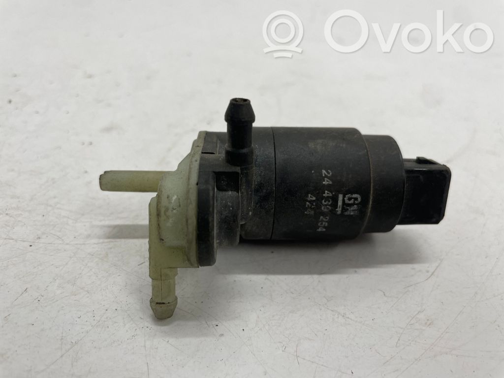 Opel Zafira C Windscreen/windshield washer pump 