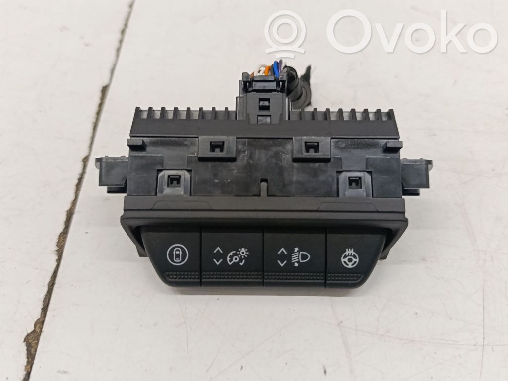 Renault Arkana Un conjunto de interruptores 