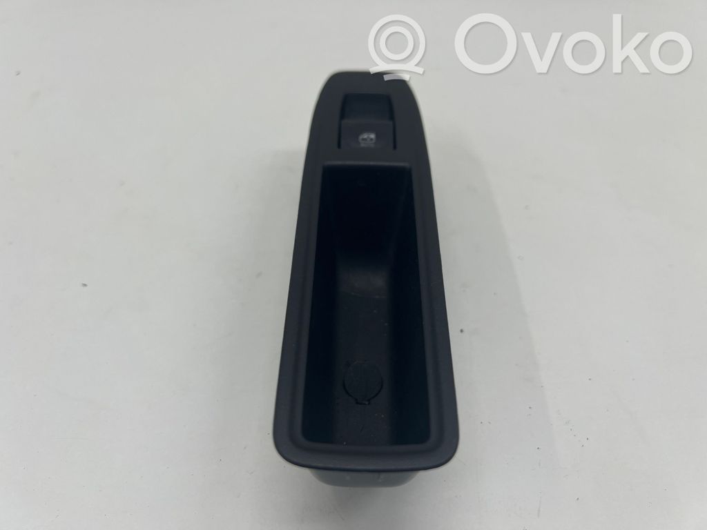 Renault Captur II Electric window control switch 
