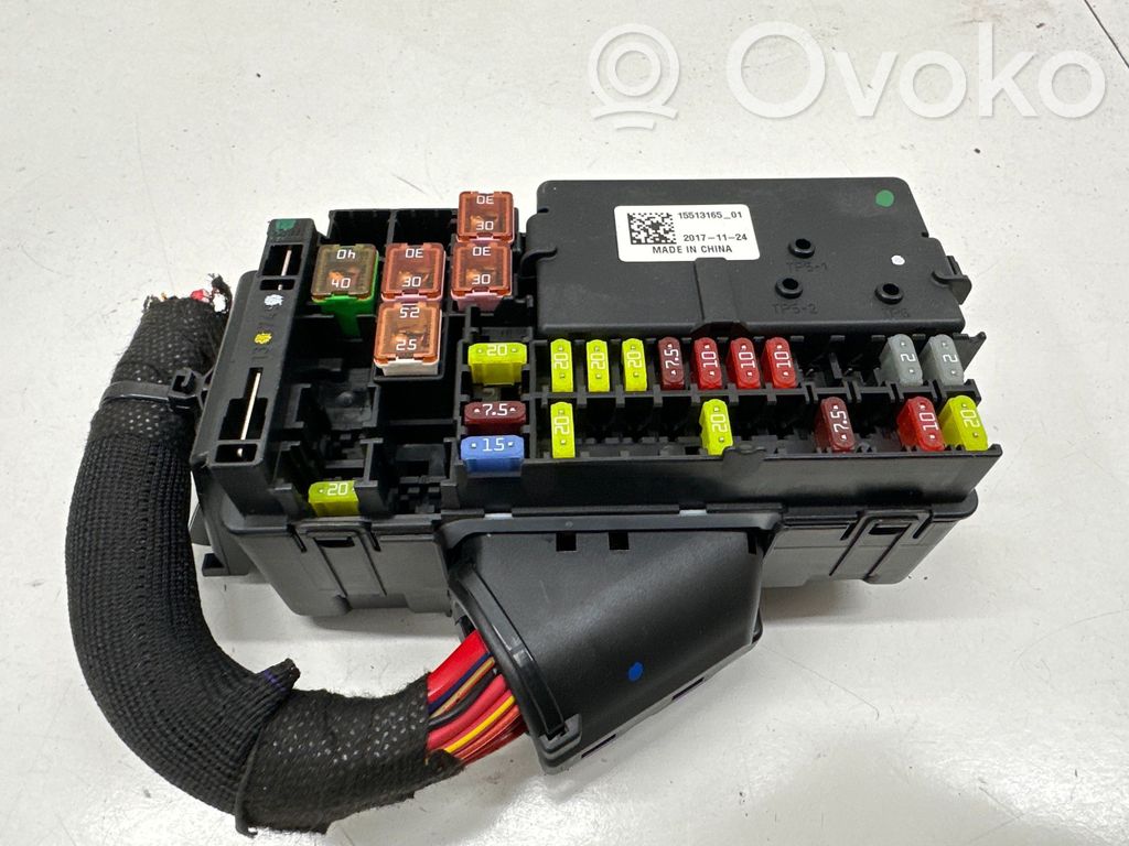 Opel Astra K Ramka / Moduł bezpieczników 