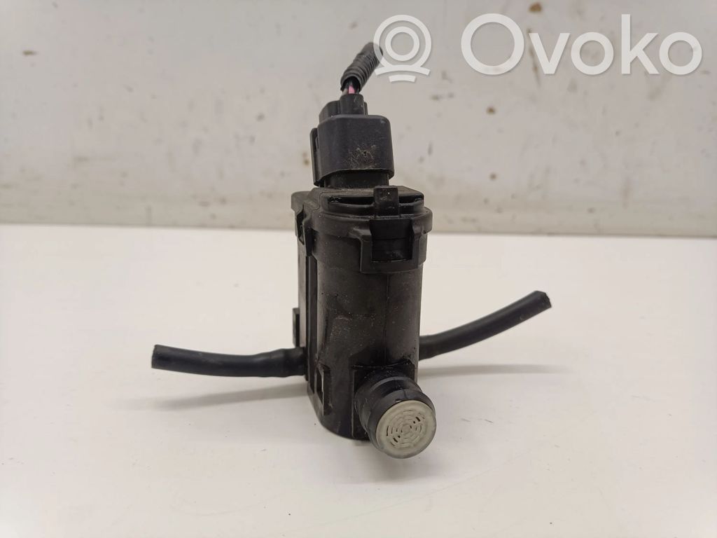 Hyundai Kona I Windscreen/windshield washer pump 