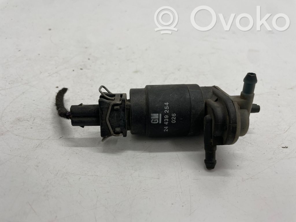 Opel Zafira B Windscreen/windshield washer pump 