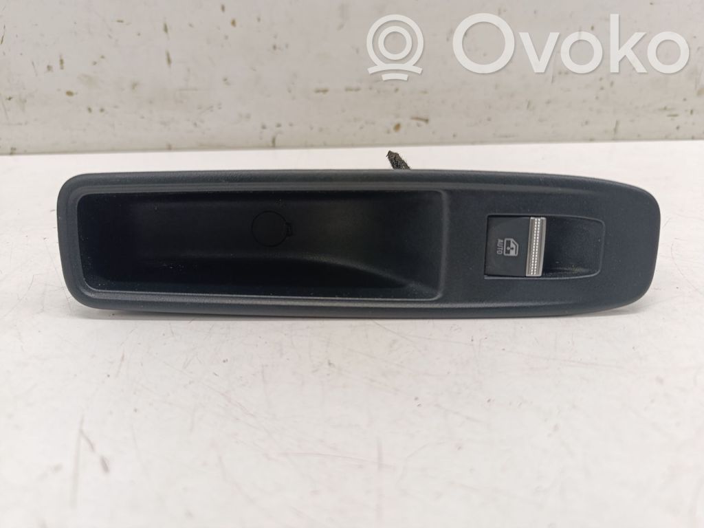 Renault Arkana Electric window control switch 