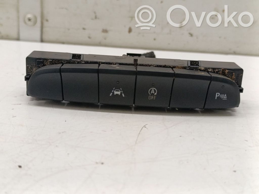 Opel Insignia B A set of switches 