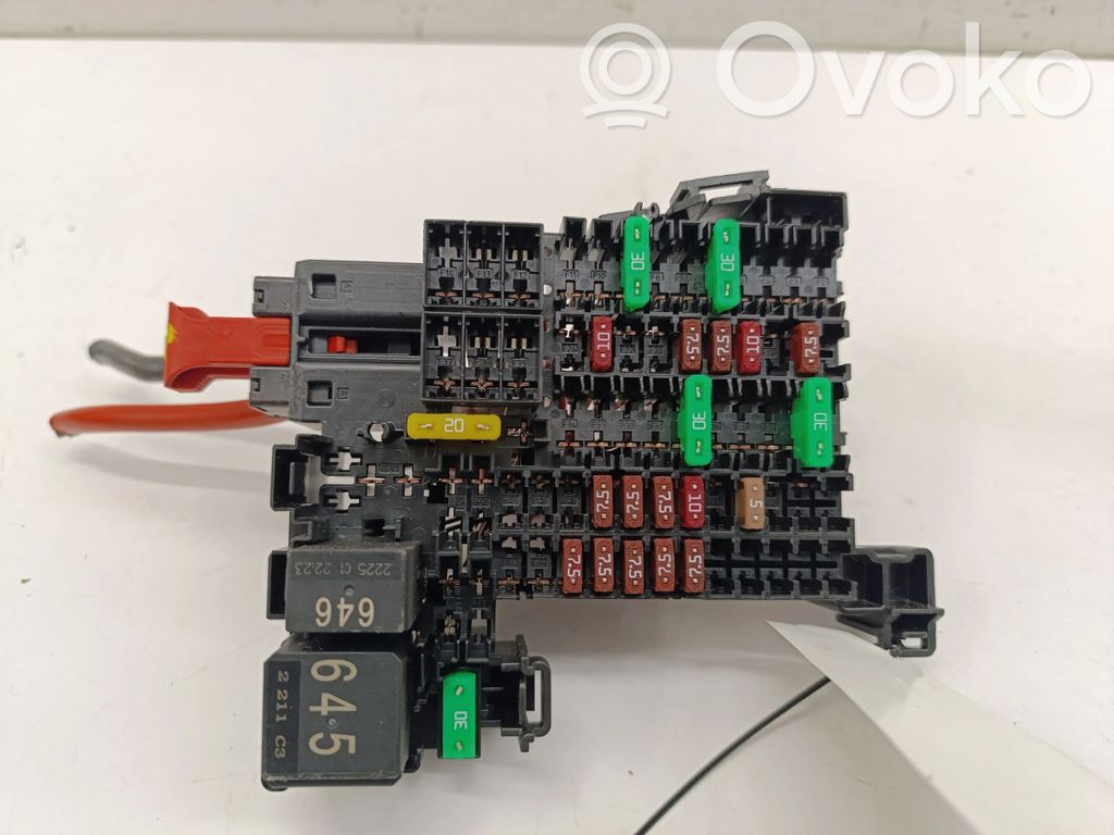 Skoda Octavia Mk4 Fuse module 