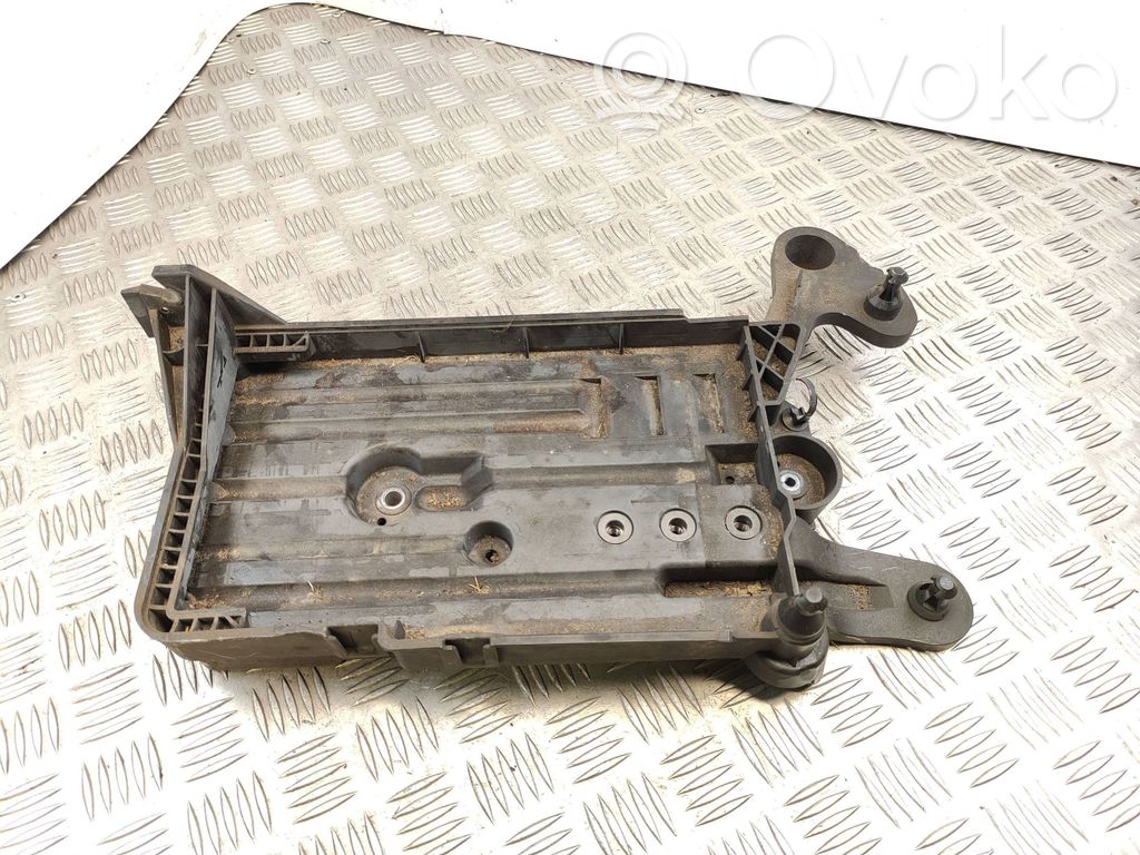 Półka akumulatora   5Q0915331J,5Q0915321H