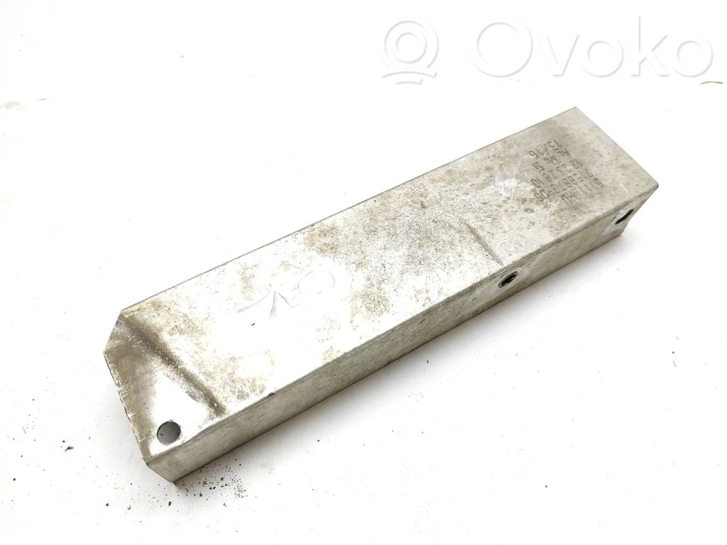 BMW 5 F10 F11 Apatinė dalis radiatorių panelės (televizoriaus) 