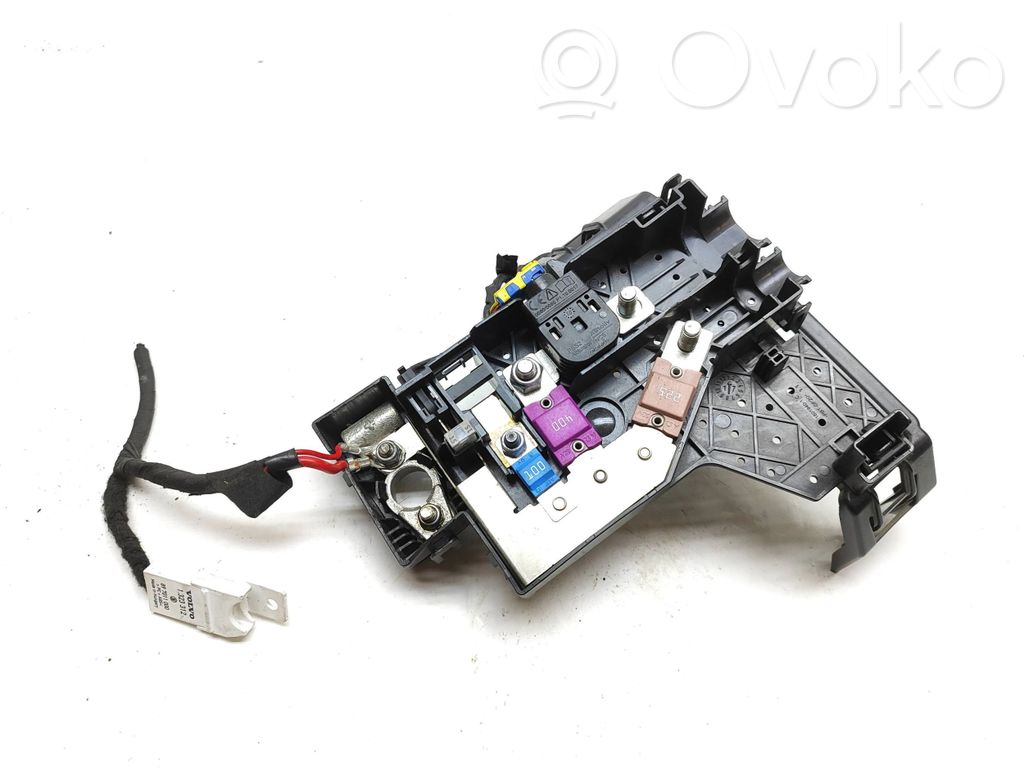 Volvo S90, V90 Cableado positivo 
