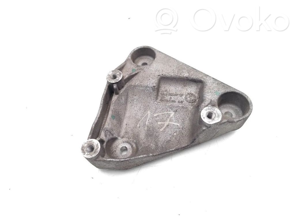 Chevrolet Cruze Engine mounting bracket 