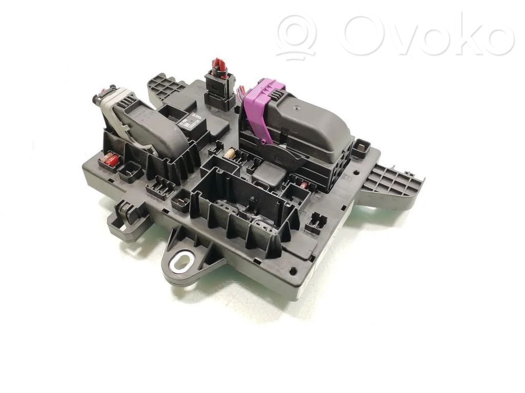 Opel Astra J Fuse module 