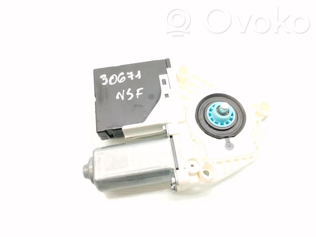 Seat Leon (1P) Front door window regulator motor 