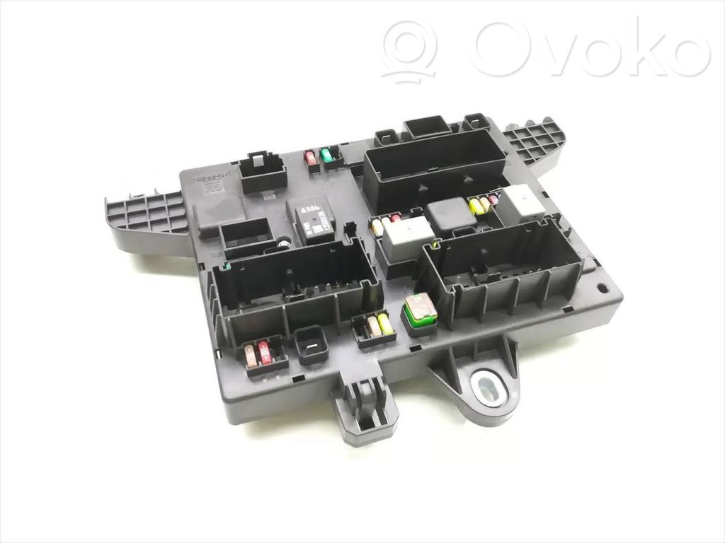 Opel Astra J Fuse module 