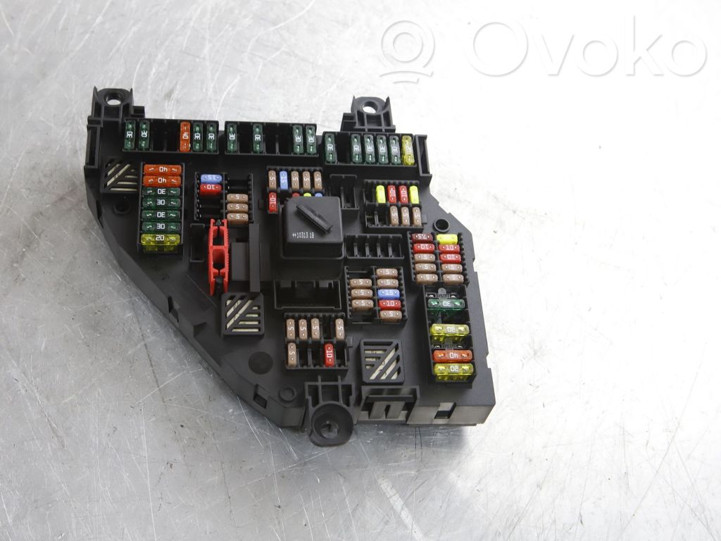 BMW 5 F10 F11 Ramka / Moduł bezpieczników 