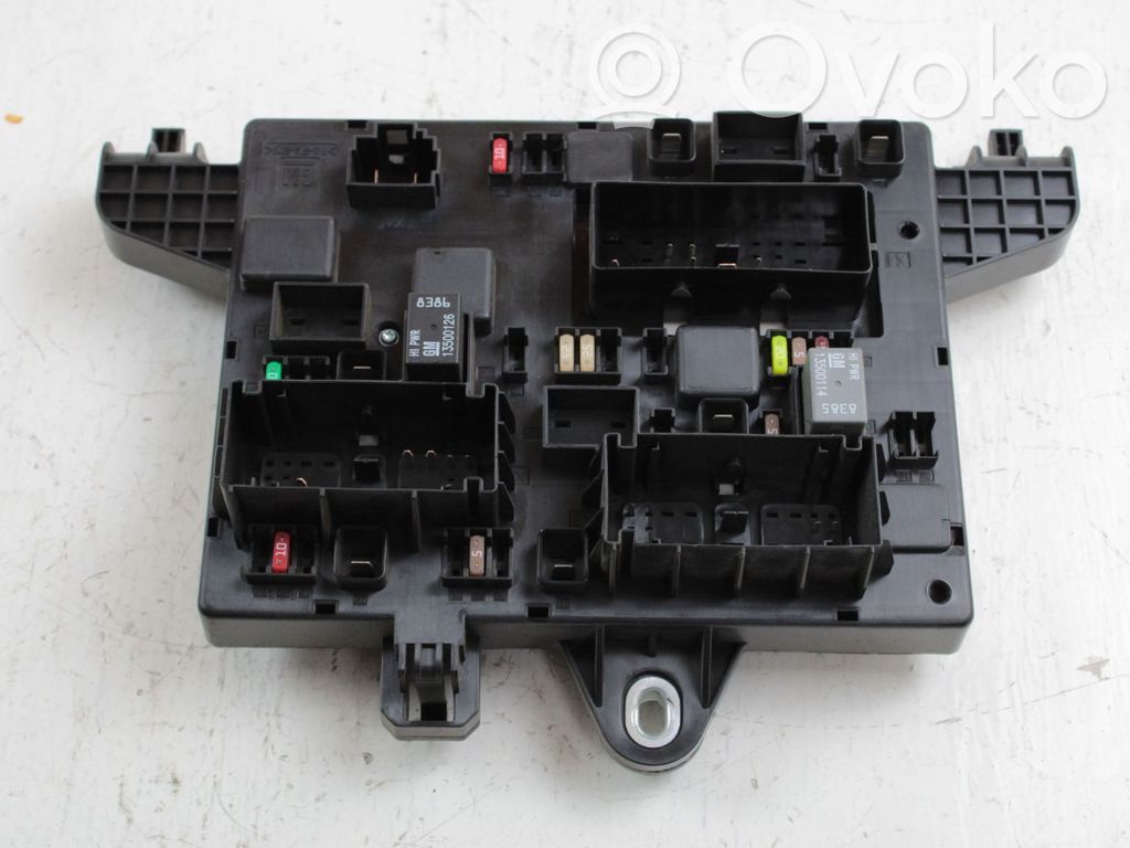 Opel Astra J Fuse module 