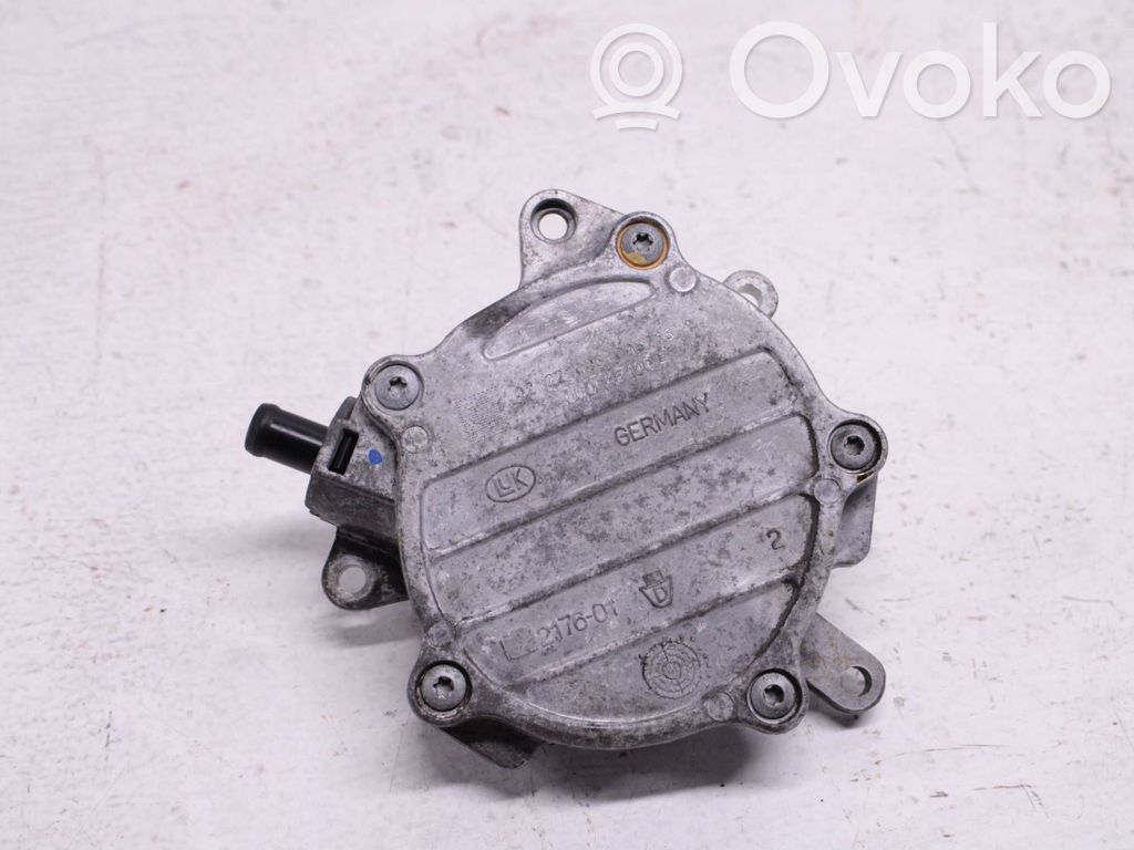 Volkswagen PASSAT B6 Vacuum pump 