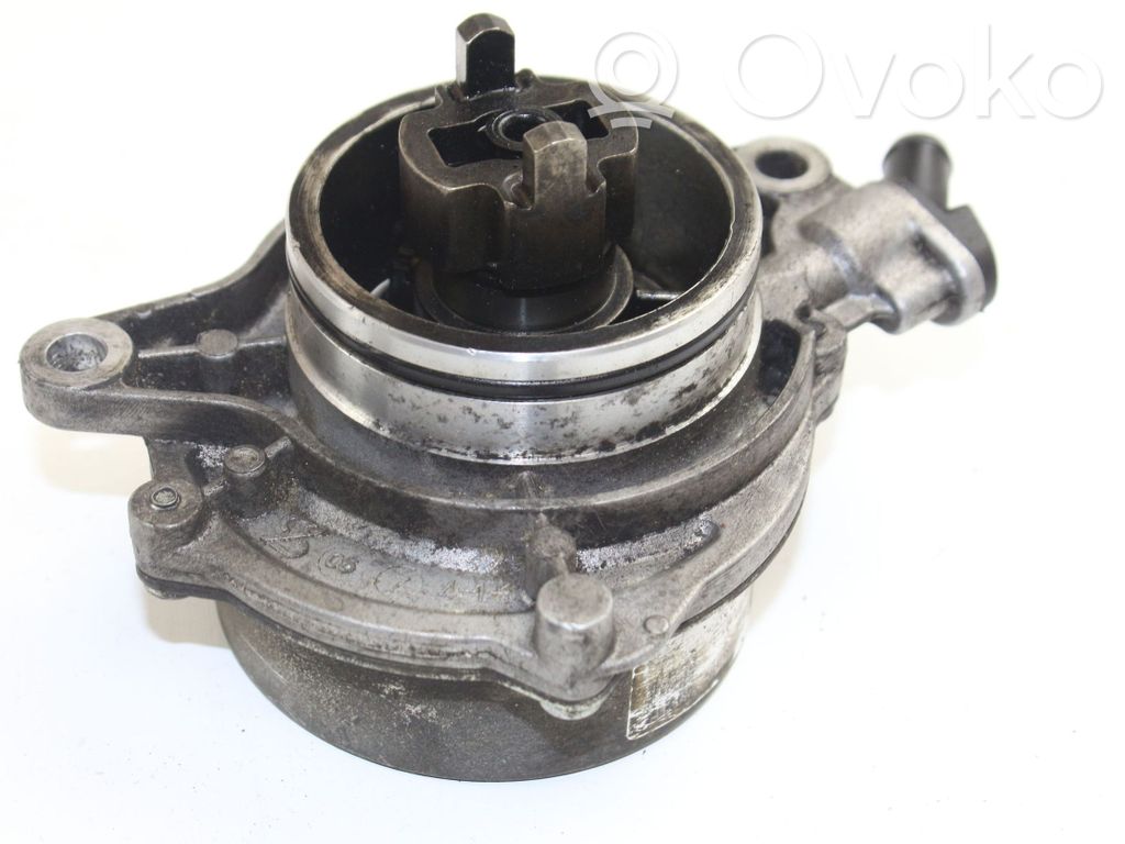 BMW 7 E65 E66 Vacuum pump 