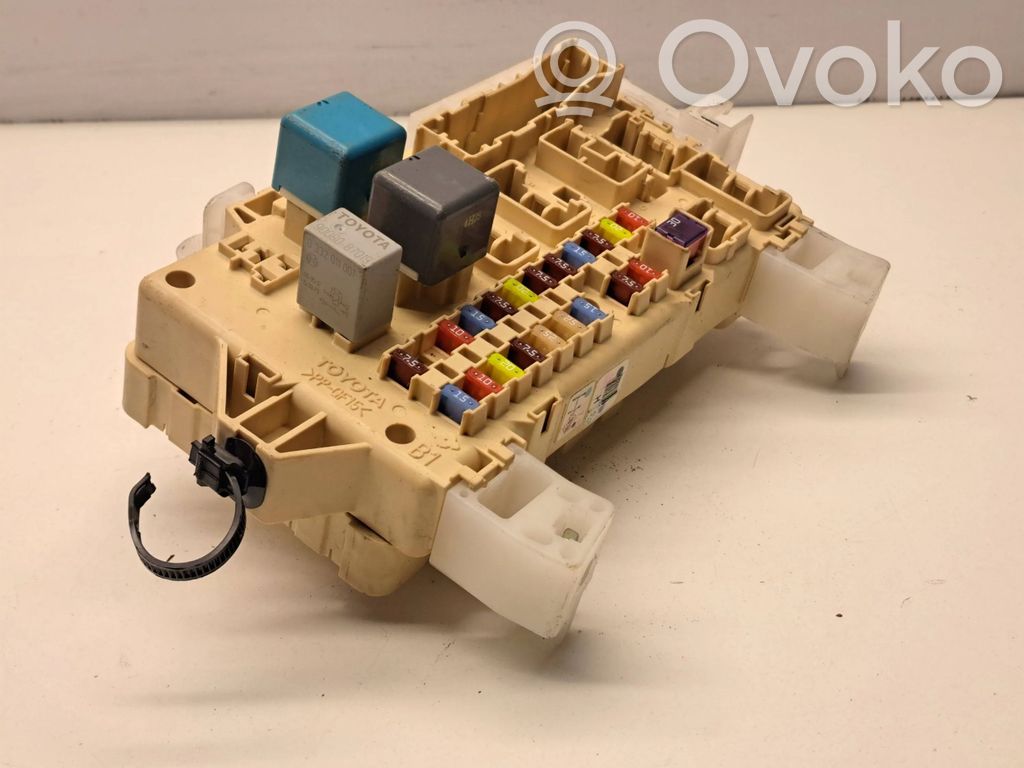 Toyota Corolla Verso AR10 Comfort/convenience module 