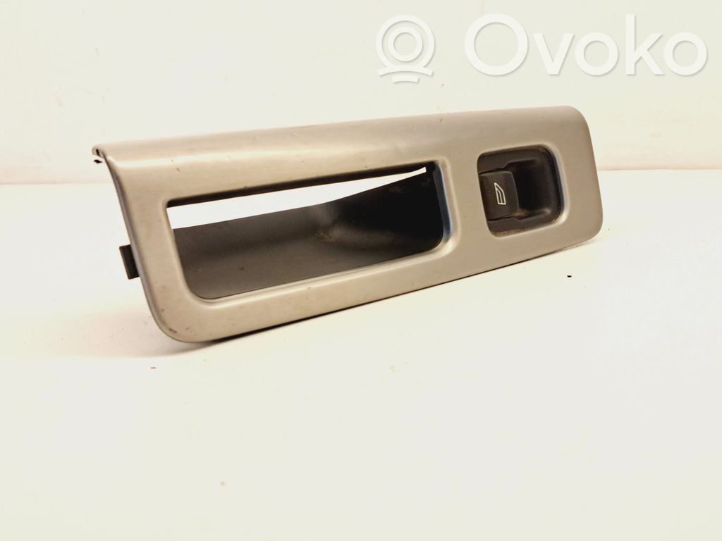 Volvo V50 Rear door handle trim 