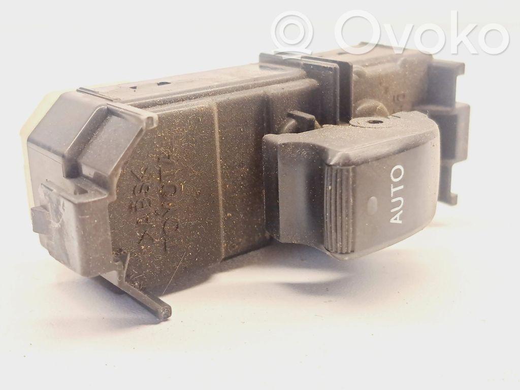 Toyota Corolla Verso E121 Electric window control switch 