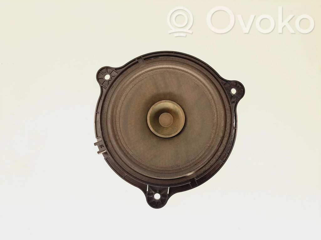 Nissan Qashqai Rear door speaker 