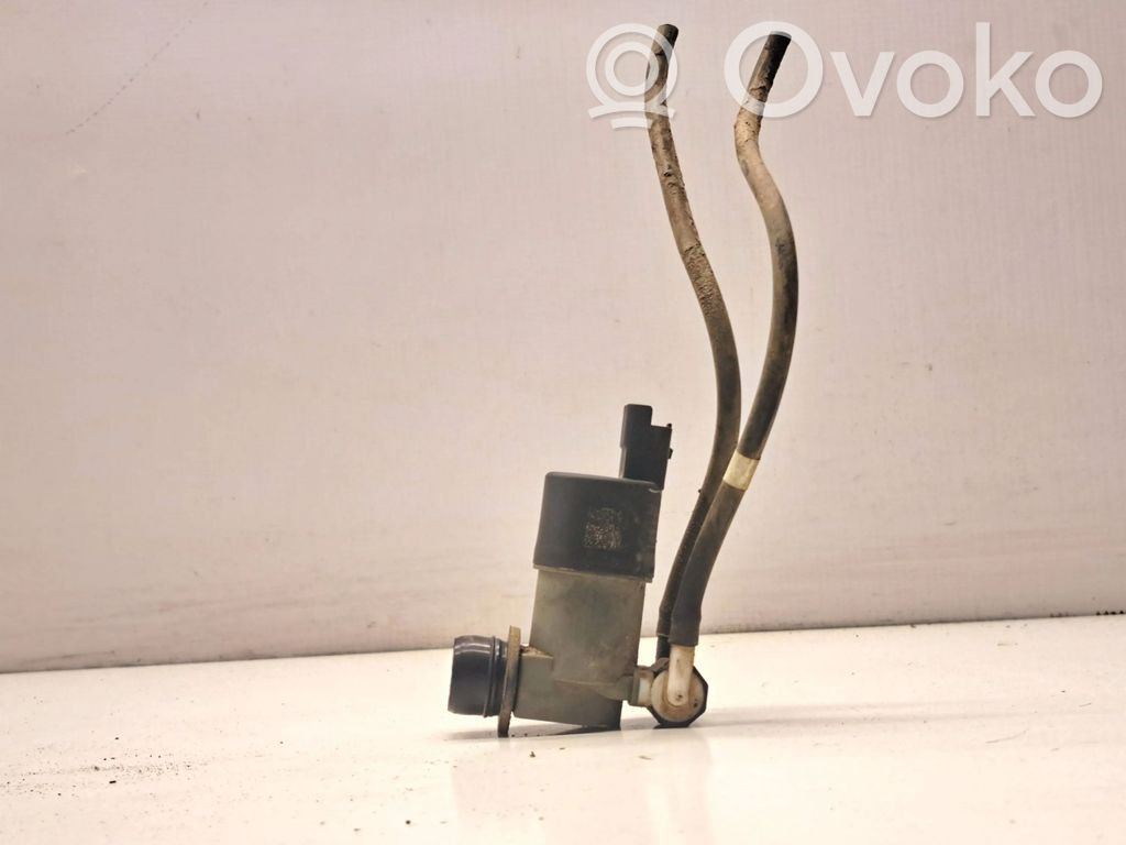 Nissan Qashqai Windscreen/windshield washer pump 