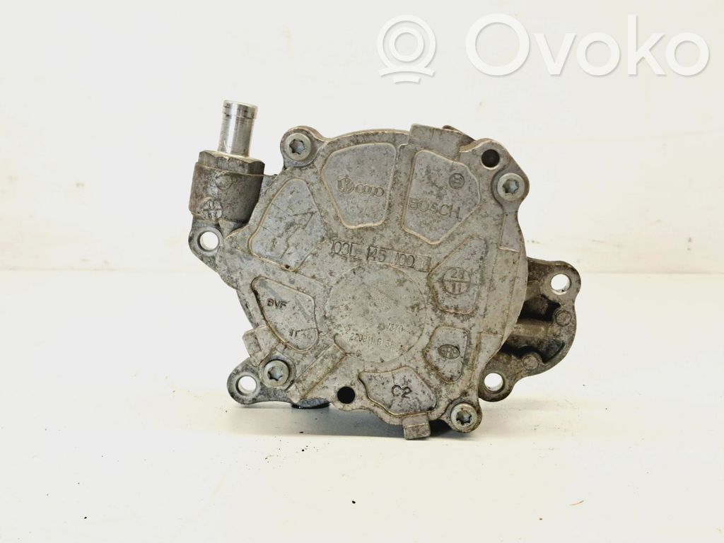 Volkswagen PASSAT B7 Vacuum pump 
