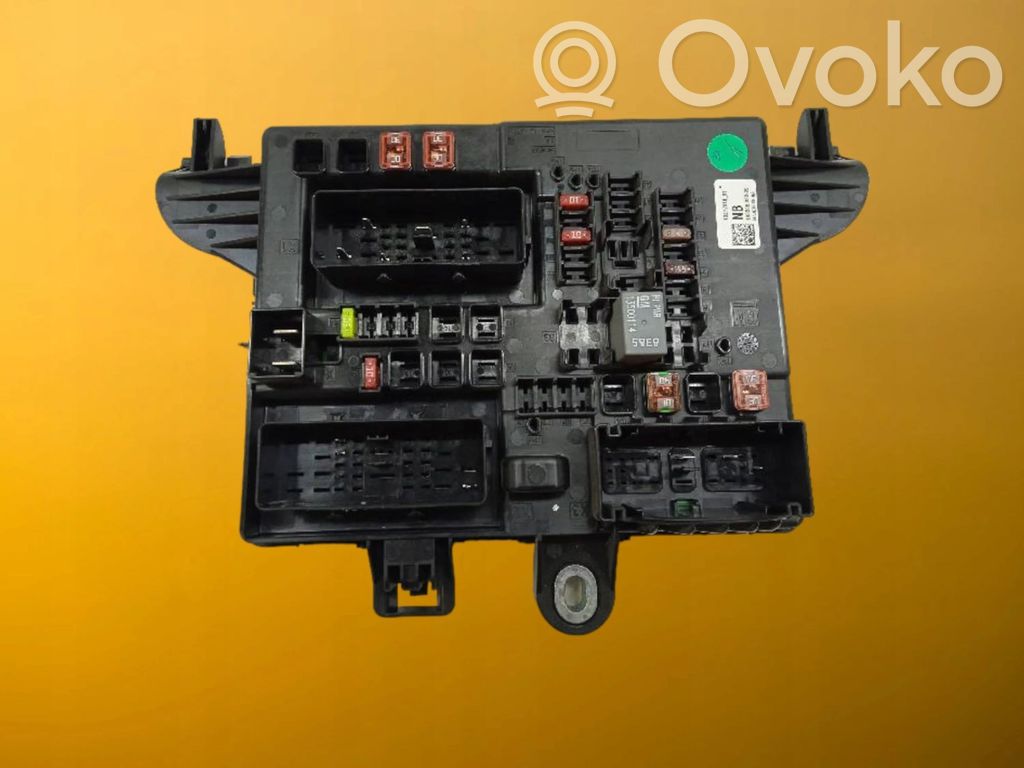 Opel Insignia A Juego de caja de fusibles 