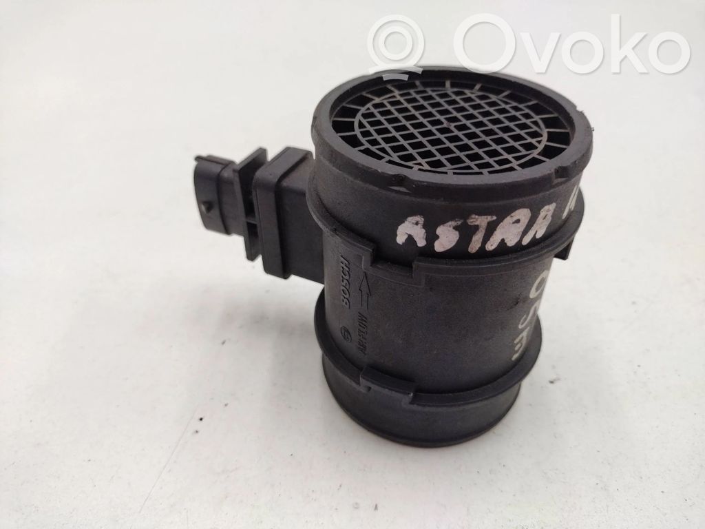 Opel Astra H Przepływomierz masowy powietrza MAF 