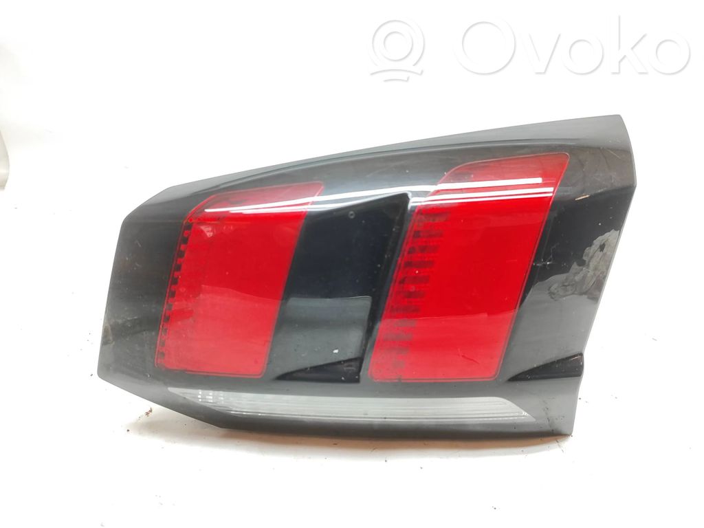 Lampy tylnej klapy bagażnika   9811027780,81580201