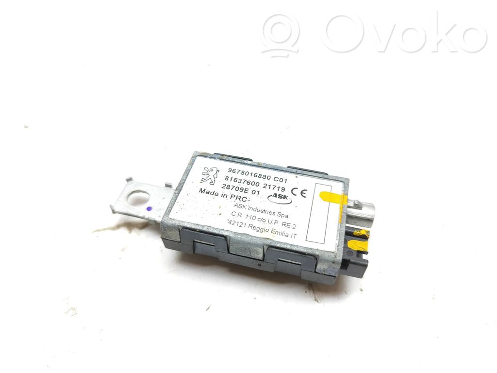 Peugeot 5008 II Aerial antenna amplifier 