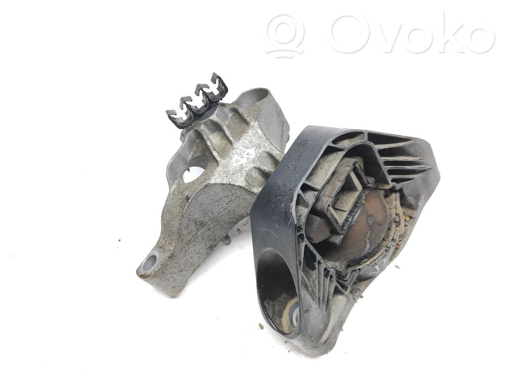 Renault Captur Engine mount bracket 