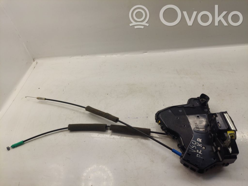 Toyota Corolla Verso AR10 Priekšpusē slēdzene 