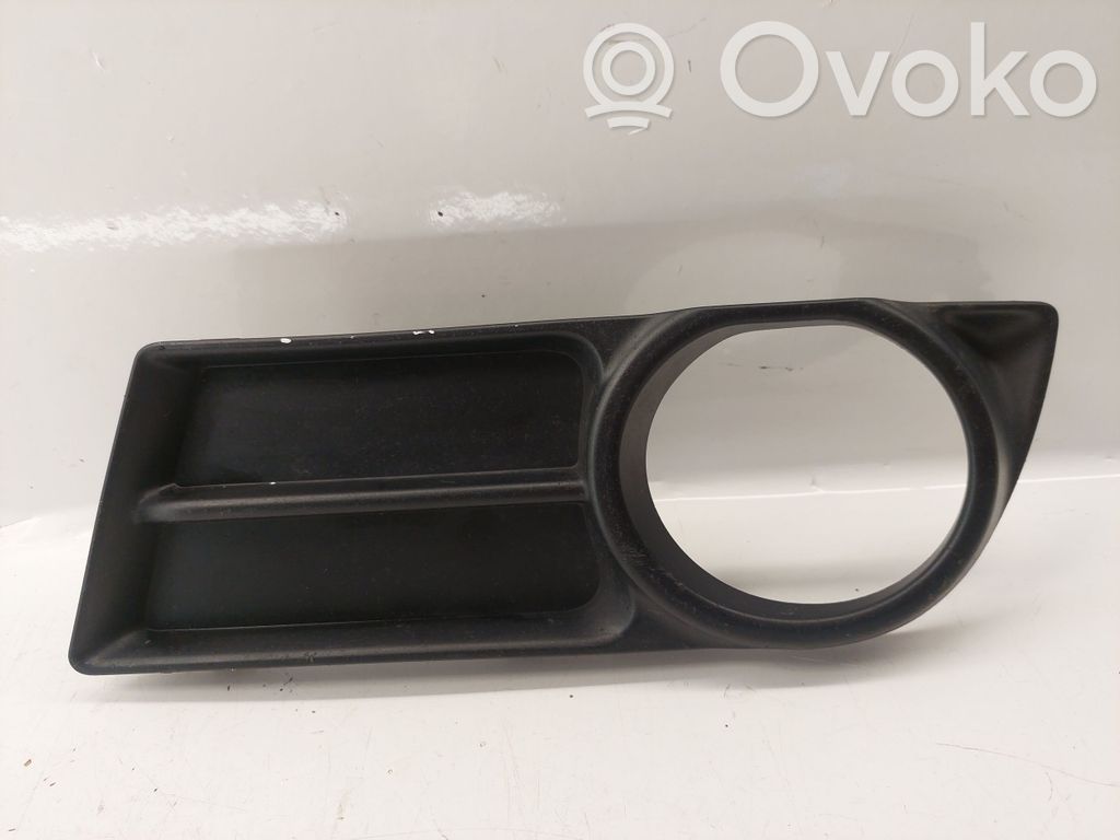 Toyota Corolla Verso AR10 Etusumuvalon ritilä 