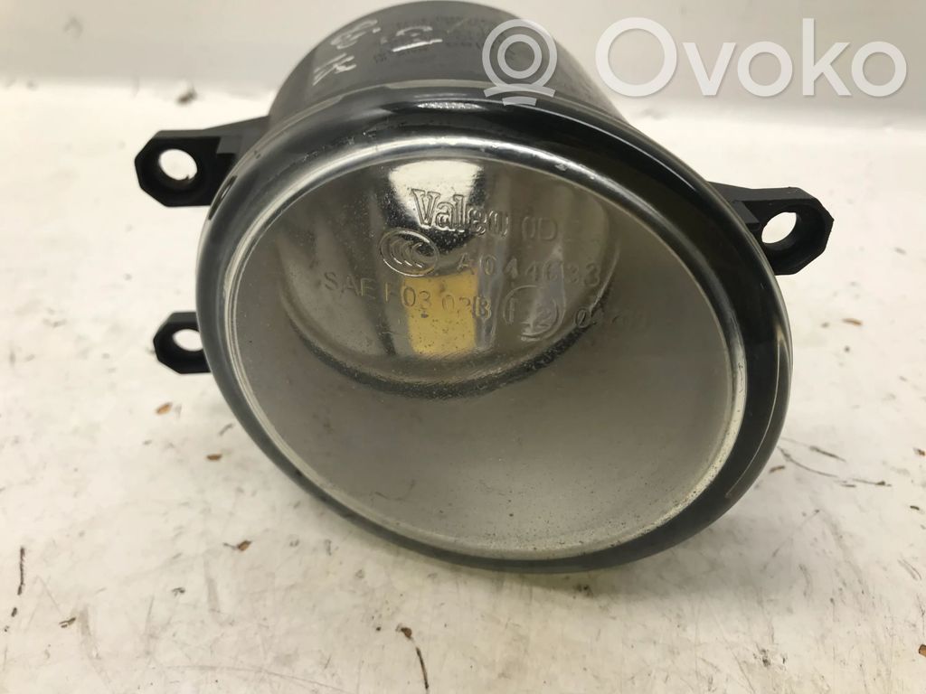 Toyota Avensis T270 Передняя противотуманная фара 