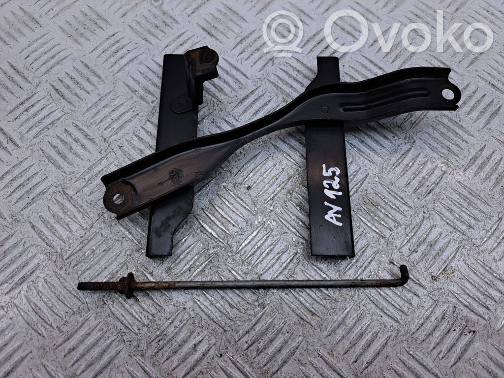 Toyota Avensis T270 Battery bracket 