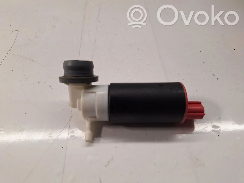 Toyota Avensis T250 Windscreen/windshield washer pump 