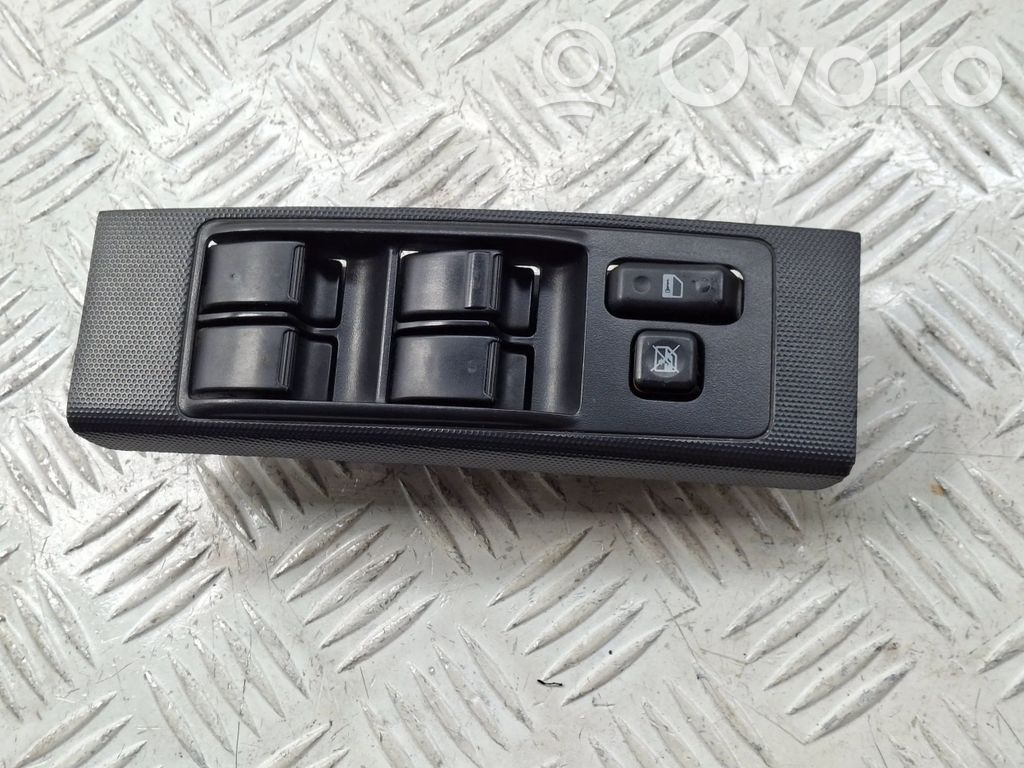 Toyota Corolla Verso AR10 Electric window control switch 
